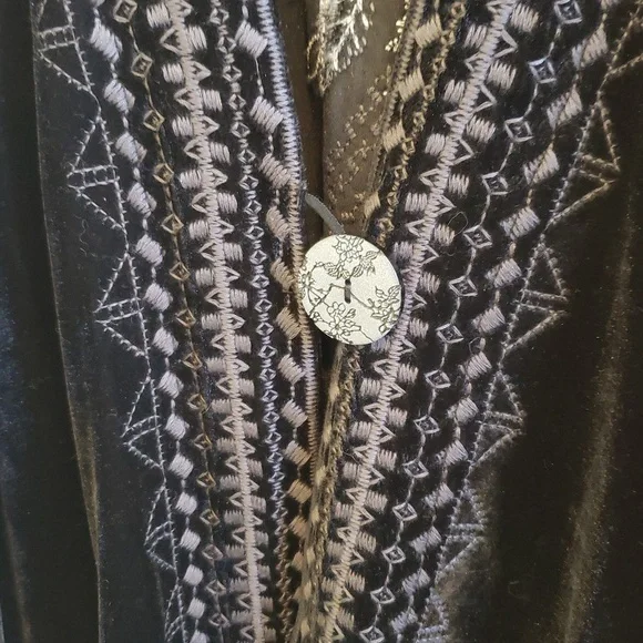 John Mark Plus Size Velvet Burnout MixedMedia 3/4 Sleeve Statement Kimomo Jacket - Picture 6 of 16